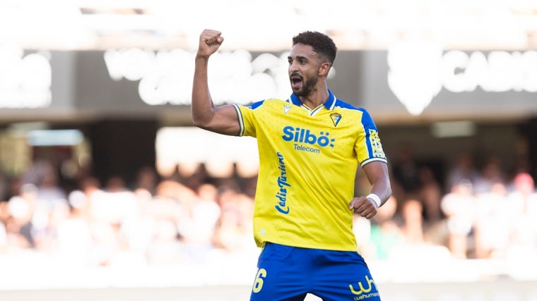 El delantero gaditano Chris Ramos es el máximo goleador del Cádiz CF esta temporada.