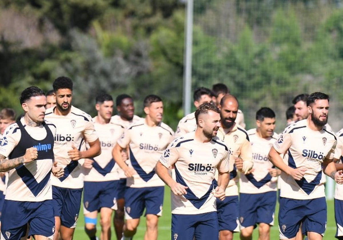 Los jugadores del Cádiz durante un entrenamiento