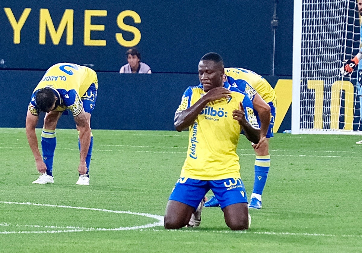 Mwepu no podrá jugar con el Cádiz CF esta jornada.