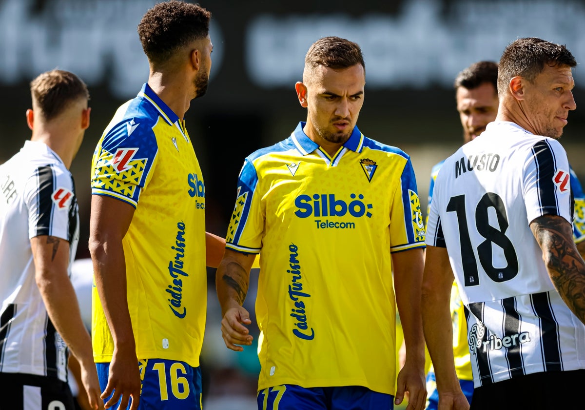 Chris Ramos y Gonzalo Escalante podrían ser dos de las novedades en el once titular del Cádiz CF ante el Córdoba.