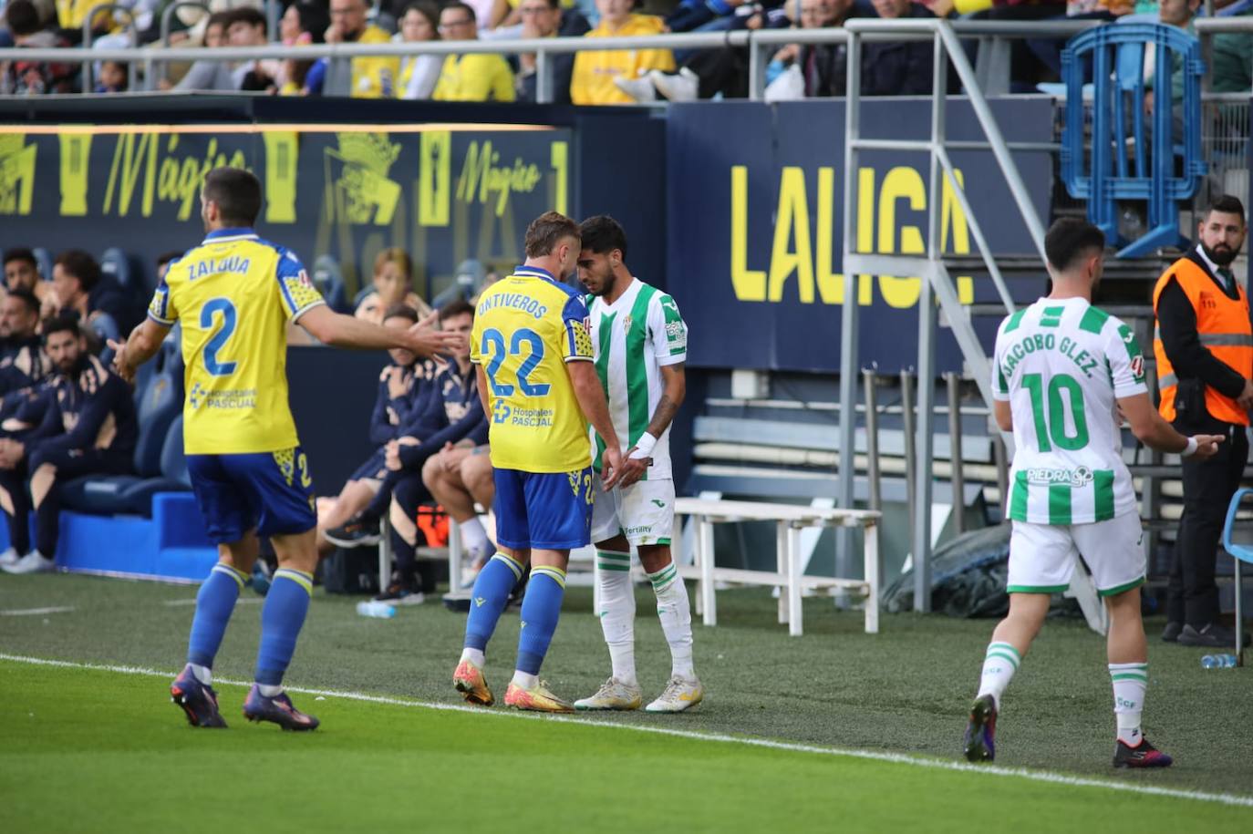 Fotos: El Cádiz se lleva el derbi andaluz ante el Córdoba