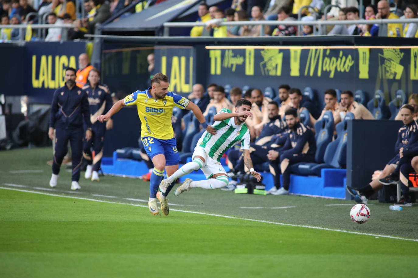 Fotos: El Cádiz se lleva el derbi andaluz ante el Córdoba