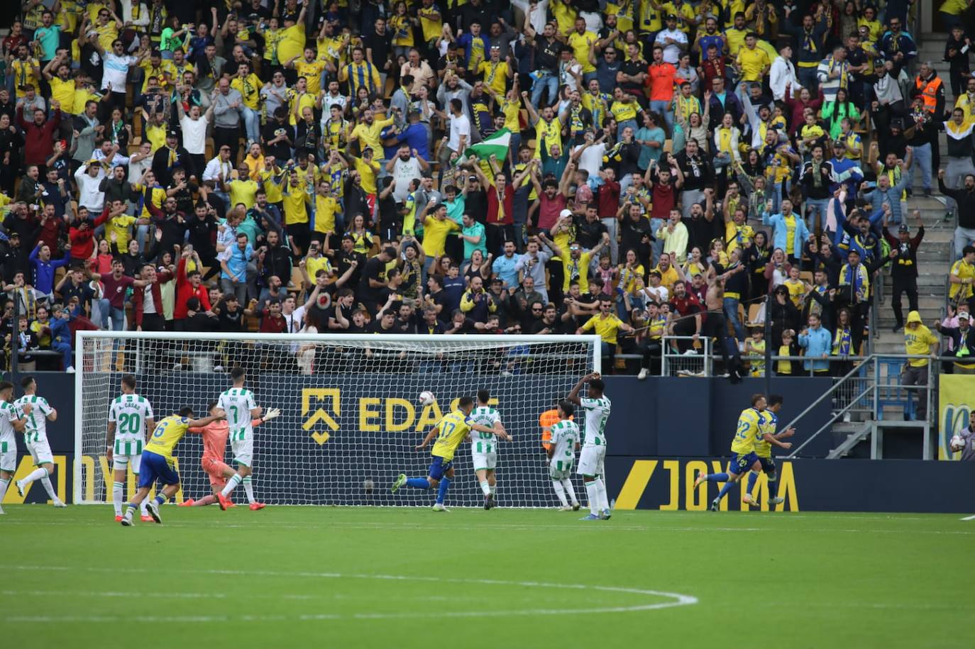 Fotos: El Cádiz se lleva el derbi andaluz ante el Córdoba