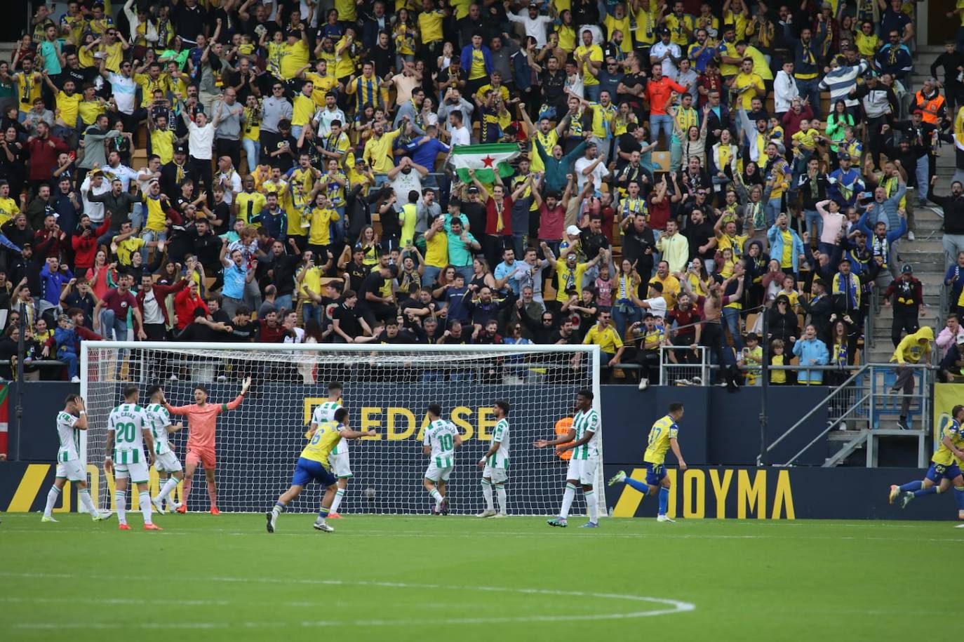 Fotos: El Cádiz se lleva el derbi andaluz ante el Córdoba