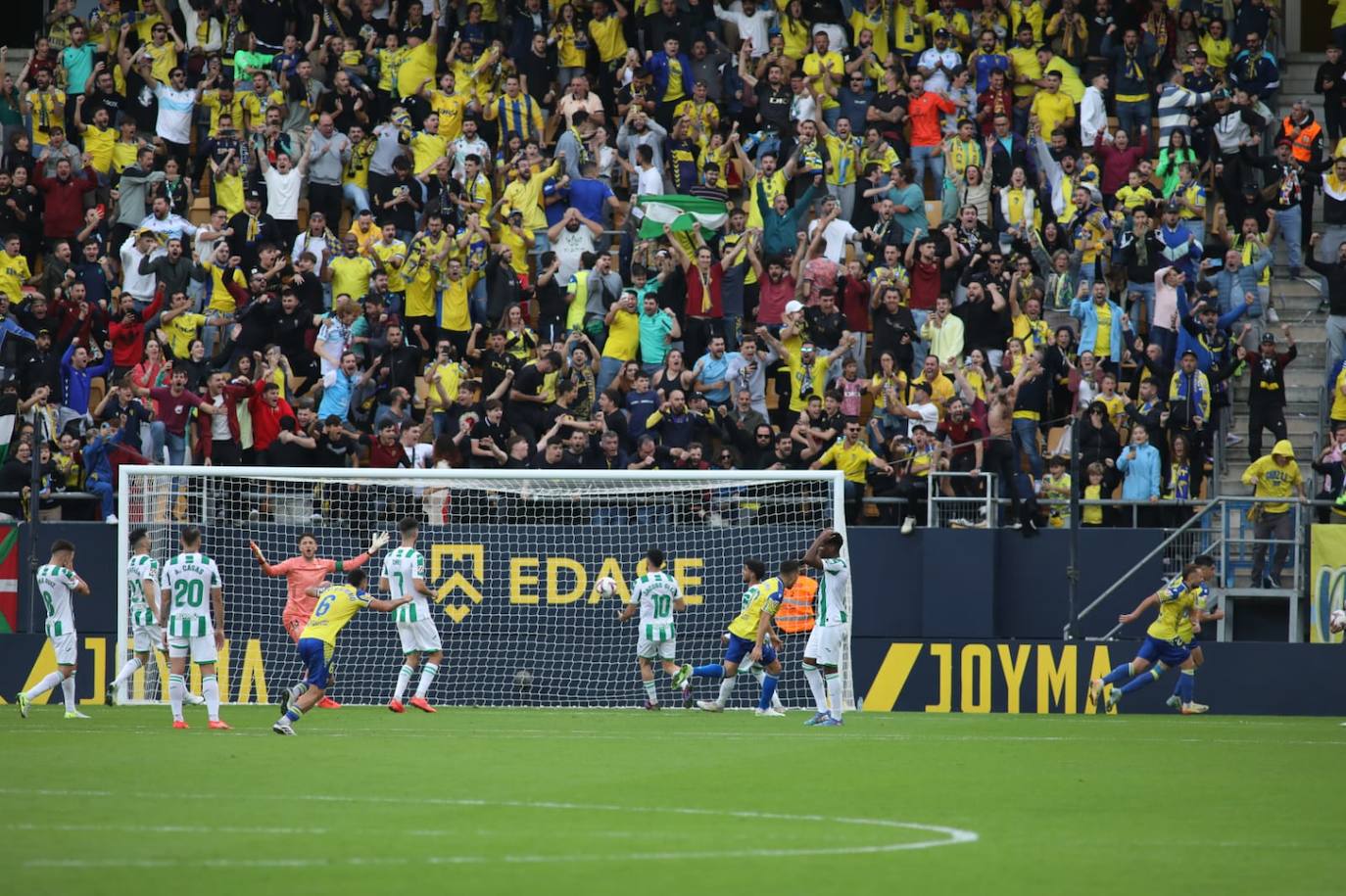 Fotos: El Cádiz se lleva el derbi andaluz ante el Córdoba