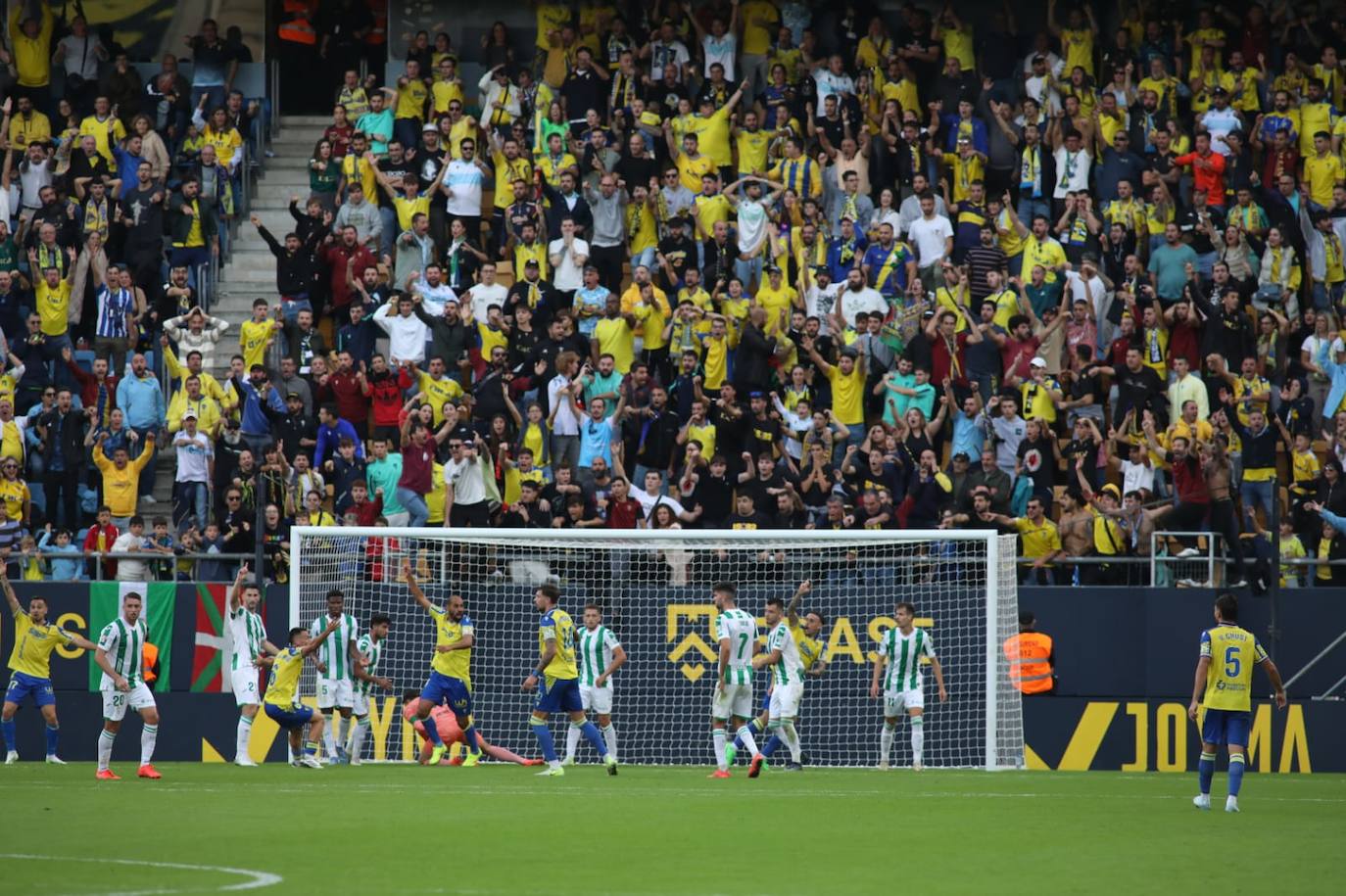 Fotos: El Cádiz se lleva el derbi andaluz ante el Córdoba