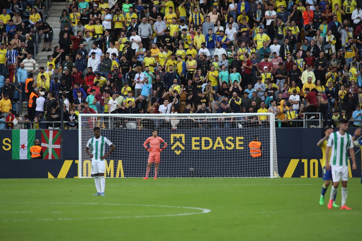 Fotos: El Cádiz se lleva el derbi andaluz ante el Córdoba