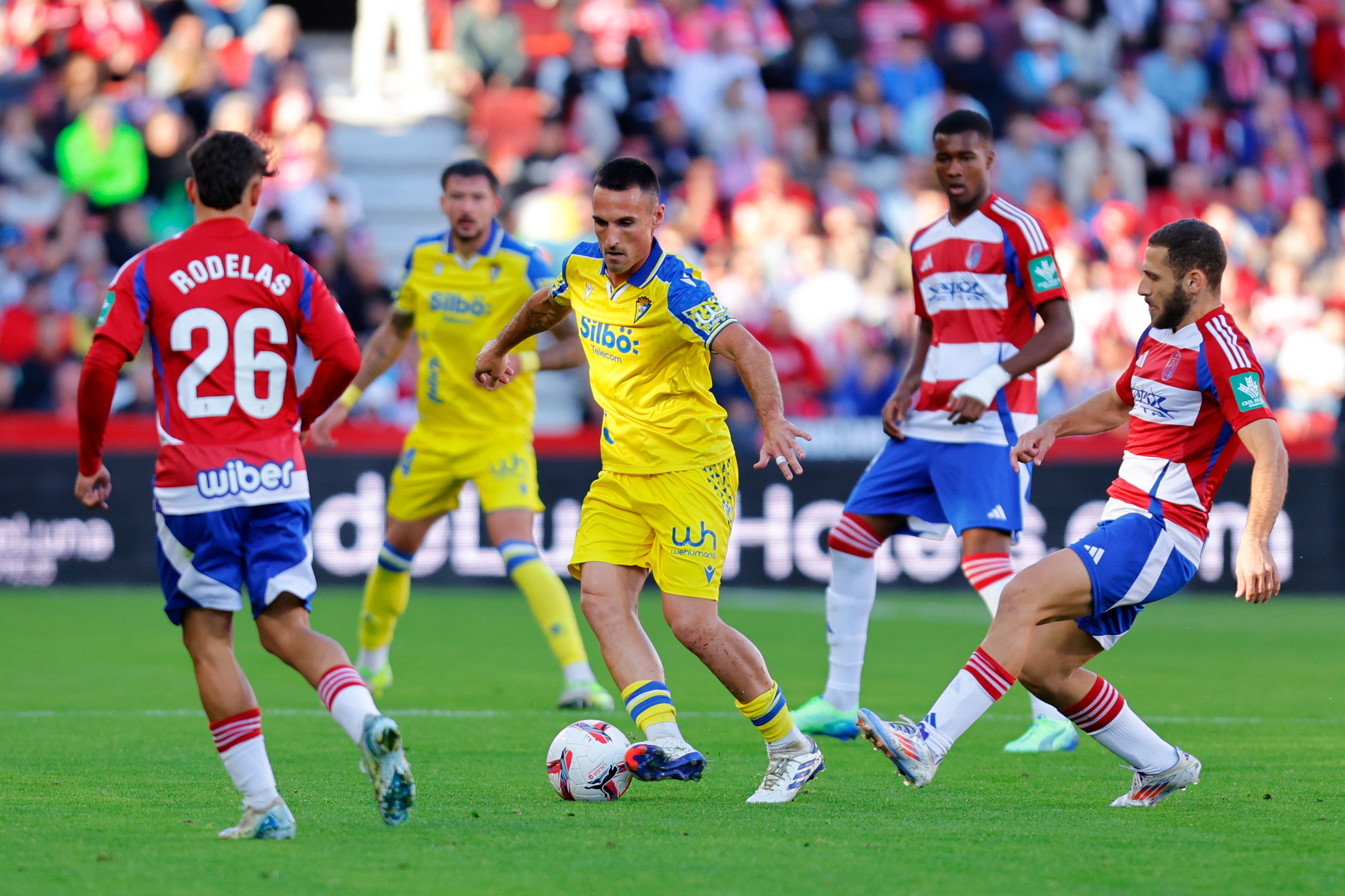 Fotos: El Cádiz no puede ganar en Granada, pero no pierde