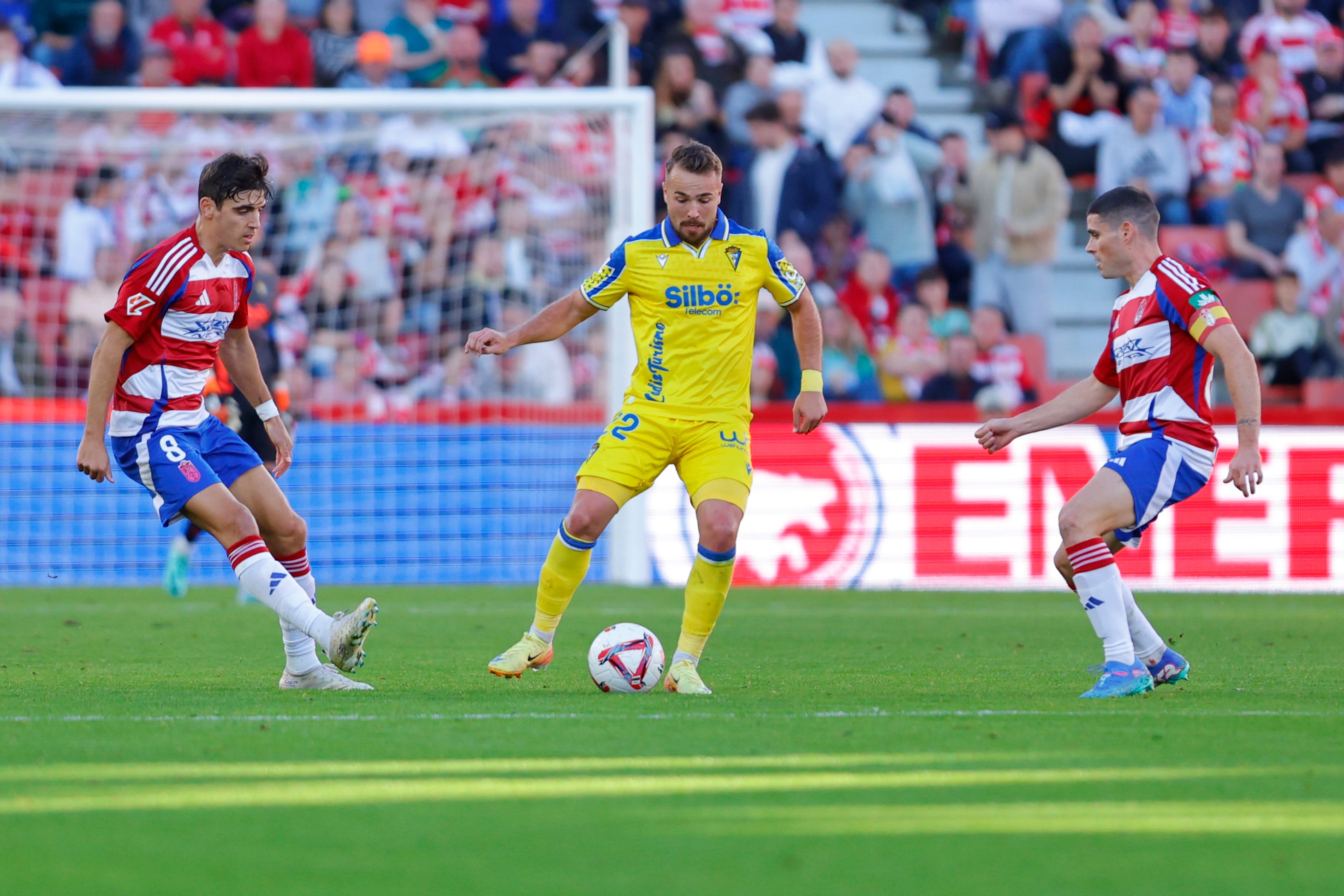 Fotos: El Cádiz no puede ganar en Granada, pero no pierde