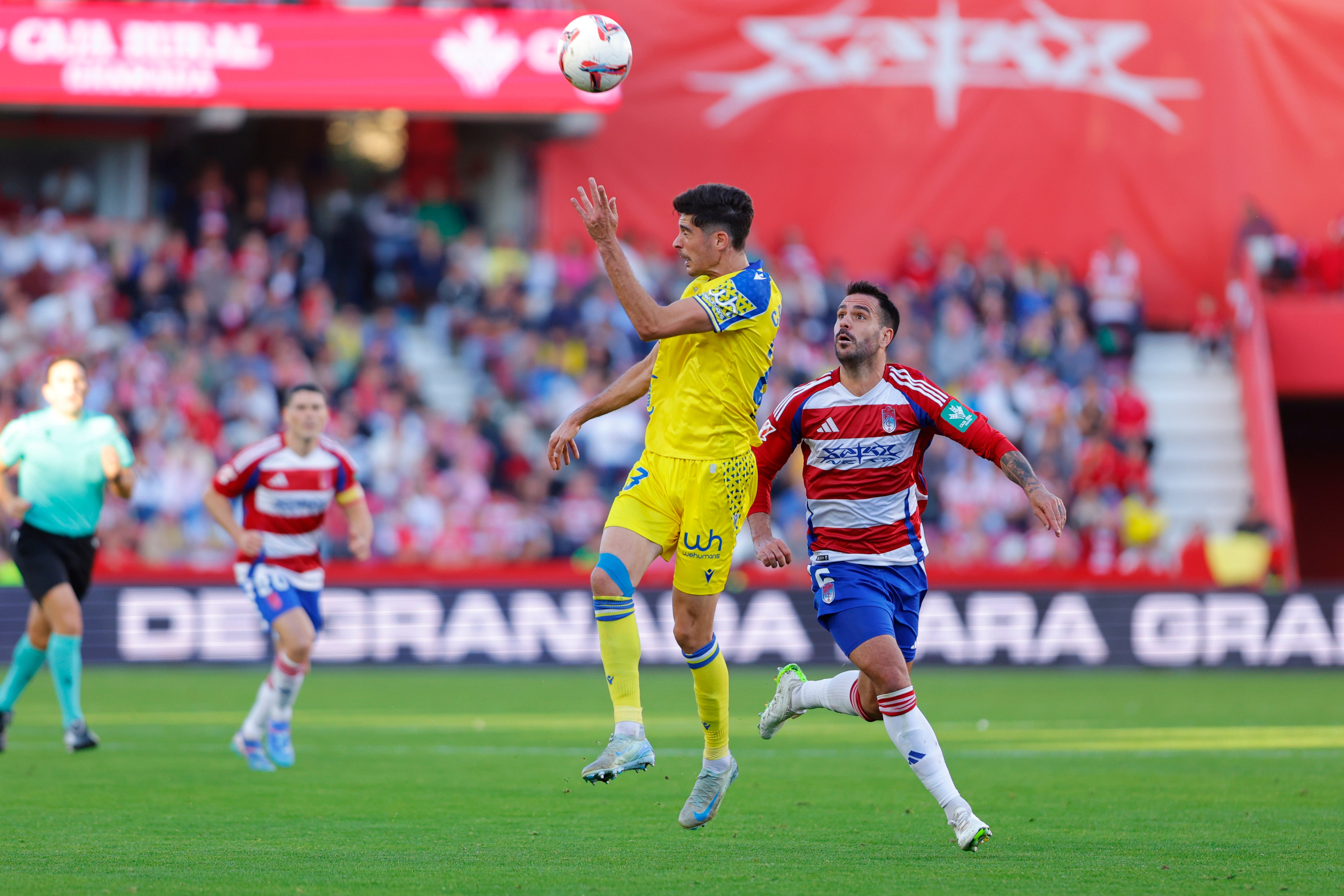 Fotos: El Cádiz no puede ganar en Granada, pero no pierde