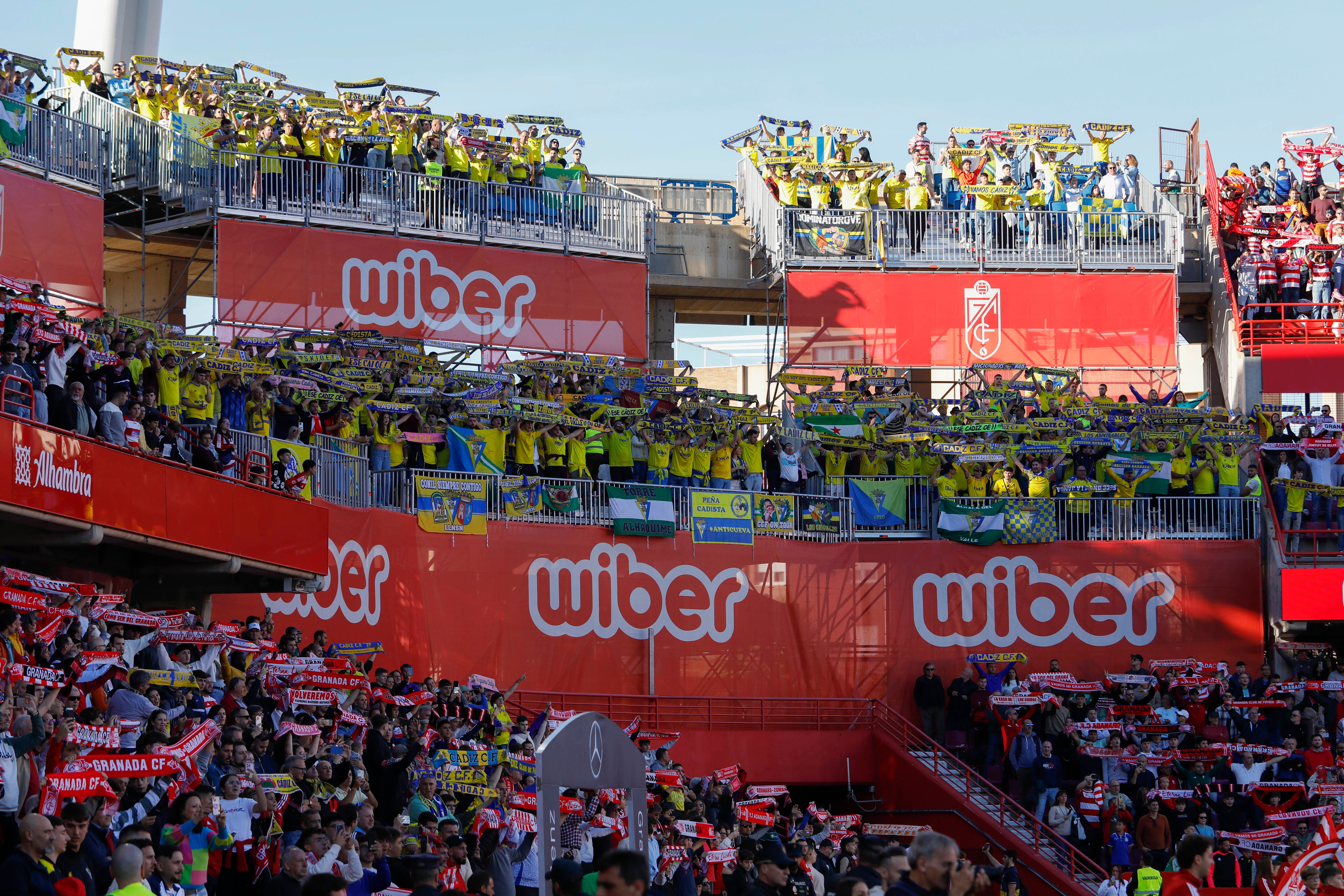 Fotos: El Cádiz no puede ganar en Granada, pero no pierde