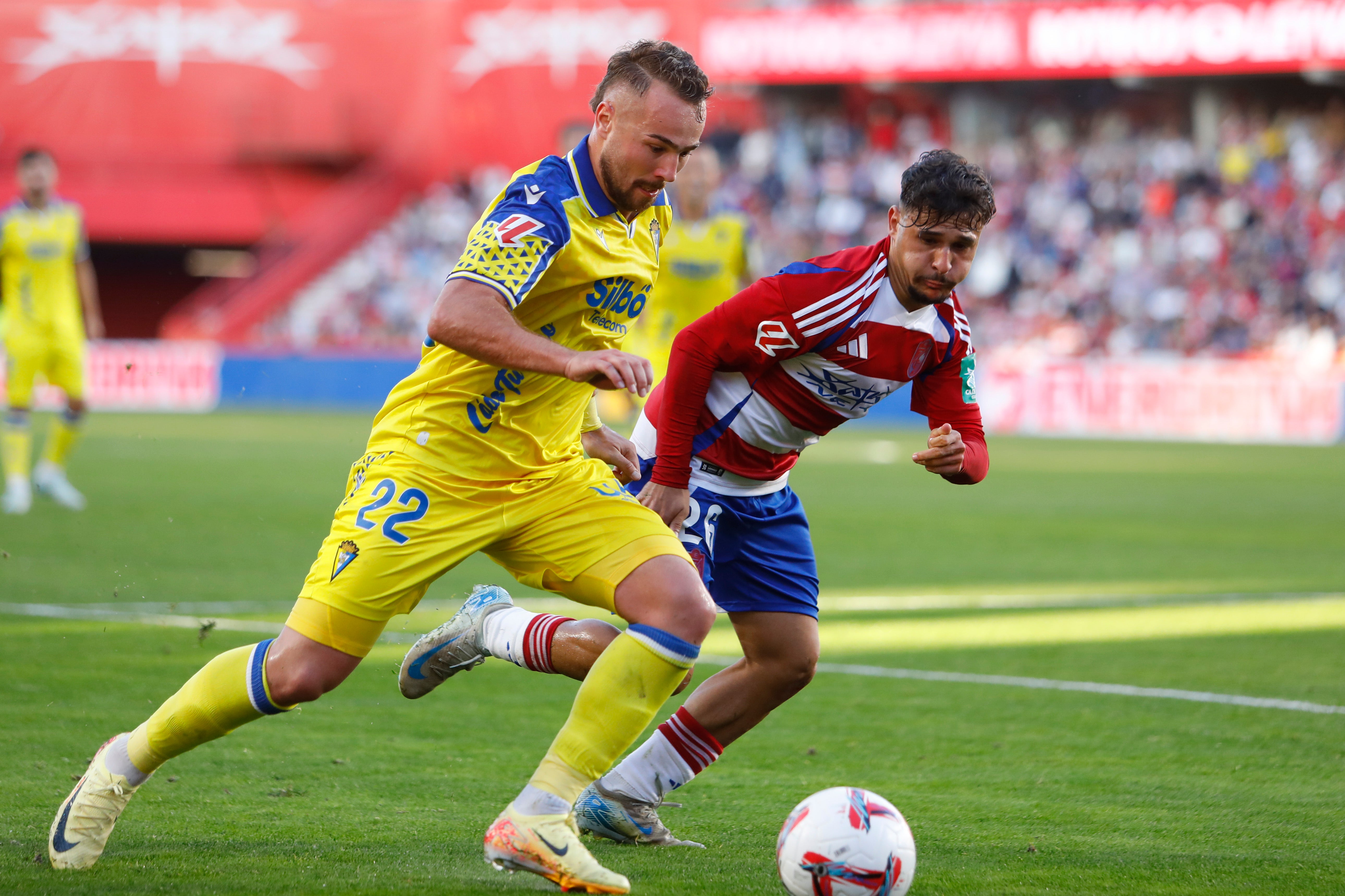 Fotos: El Cádiz no puede ganar en Granada, pero no pierde