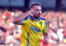 Así hemos vivido el Granada - Cádiz 0-0: resumen, goles y minuto a minuto del partido de LaLiga Hypermotion 2024-2025