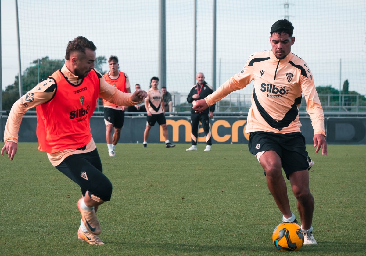 Luis Morales (d) junto a Javi Ontiveros (i) en El Rosal.