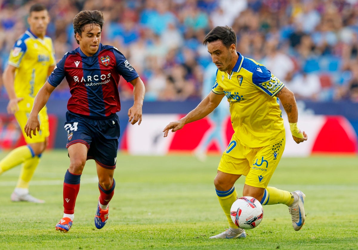 El Cádiz CF recibirá al Levante en el primer encuentro de 2025 y de la segunda vuelta.