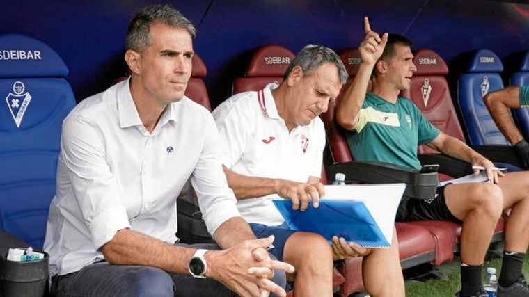 Gaizka Garitano y Patxi Ferreira durante su segunda etapa en el Eibar.