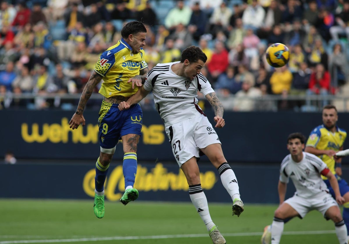 Roger salió titular ante el Albacete en el debut con Garitano.