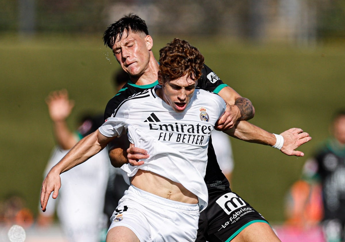 Iker Recio durante su etapa en el Antequera.