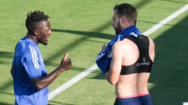 Bobby Adekanye durante su etapa en el Cádiz CF.