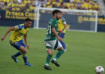 'Operación Salida' en el Cádiz CF: en Chile dan por hecha la llegada de Tomás Alarcón a Colo Colo