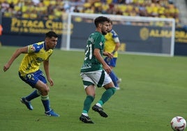 'Operación Salida' en el Cádiz CF: en Chile dan por hecha la llegada de Tomás Alarcón a Colo Colo