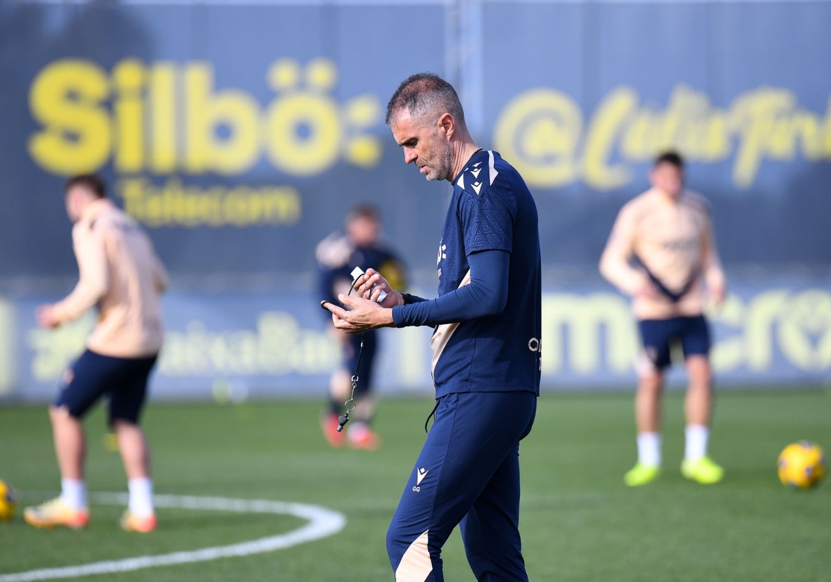 Gaizka Garitano, durante una sesión de entrenamiento