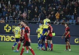 El Cádiz CF enlaza dos victorias seguidas casi cuatro años después