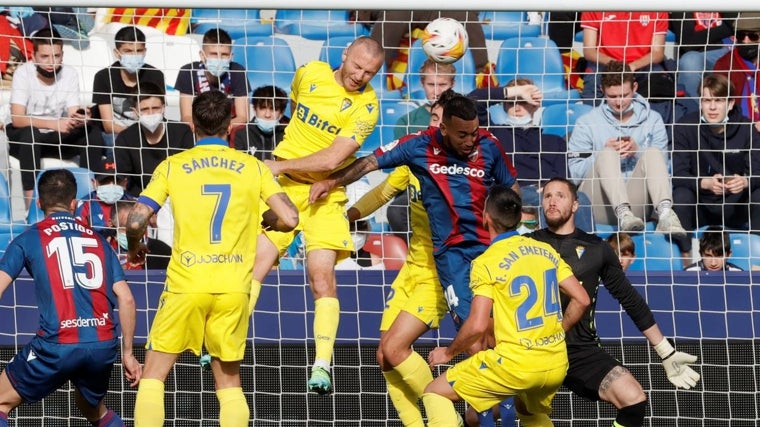 Varazdat Haroyan, nuevo central del Cádiz CF.