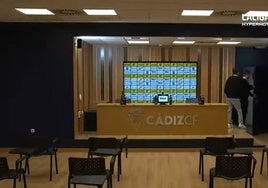 Ningún periodista asistió a la rueda de prensa de los entrenadores después del Cádiz - Mirandés.