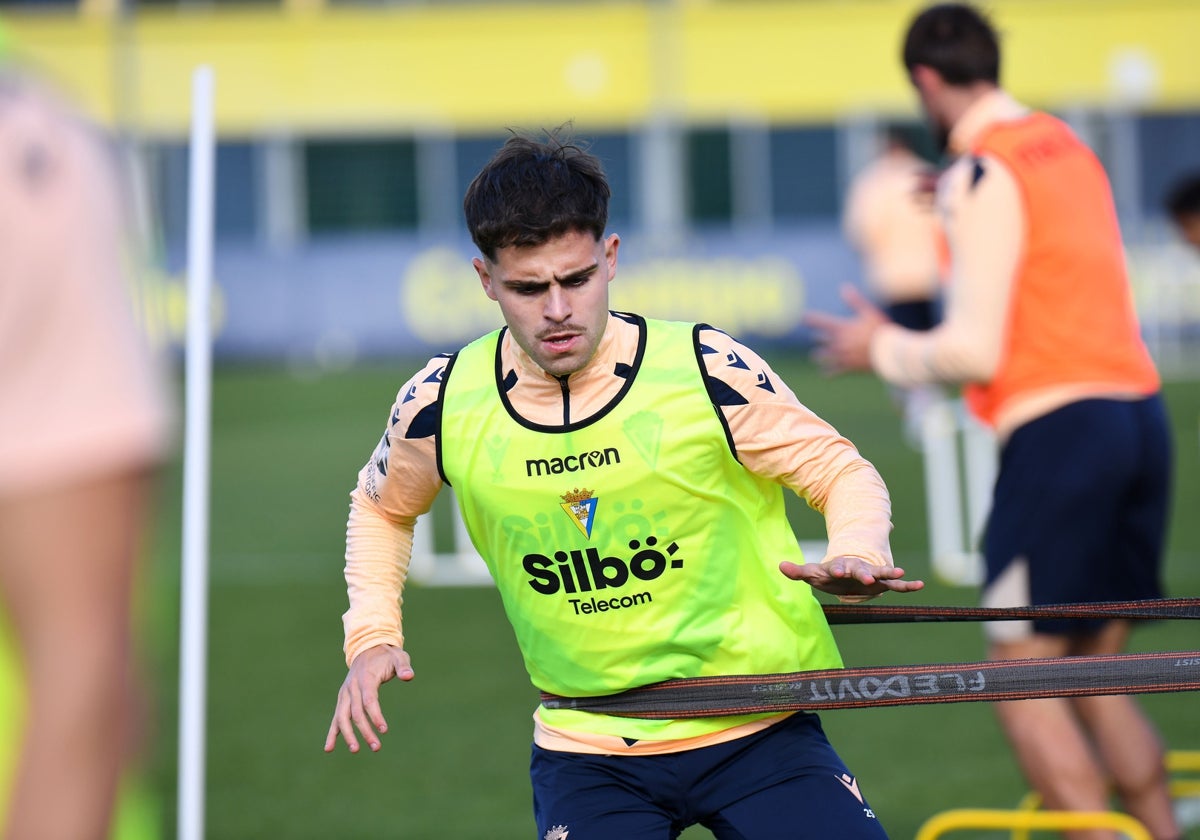 Melendo, fichaje del verano, fue convocado en Zaragoza, pero no jugó.