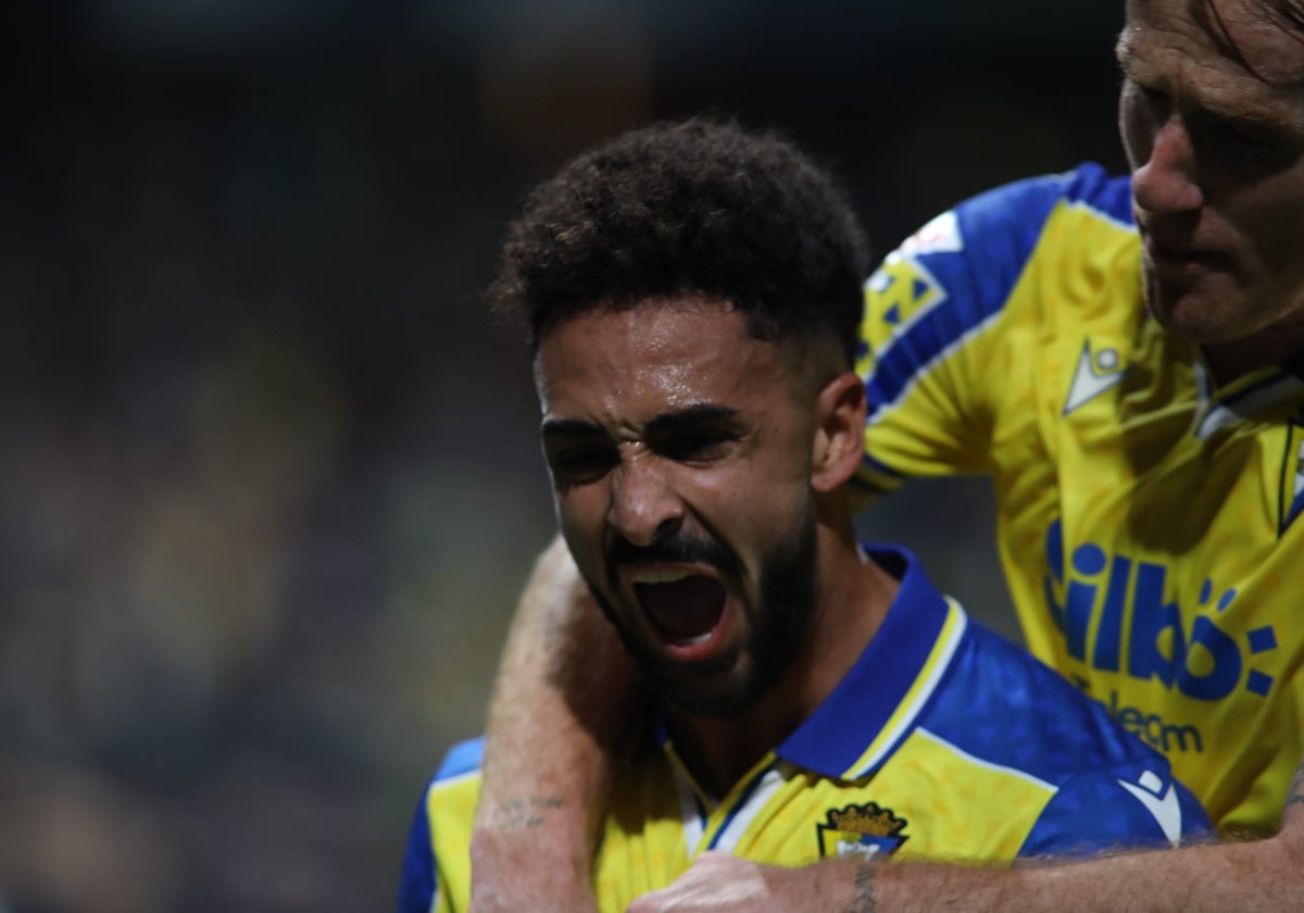 Chris Ramos comenzó celebrando su gol del pasado domingo con mucha rabia.