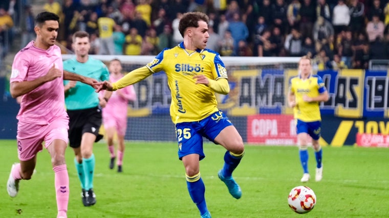 Melendo durante el Cádiz - Eldense de la Copa del Rey.