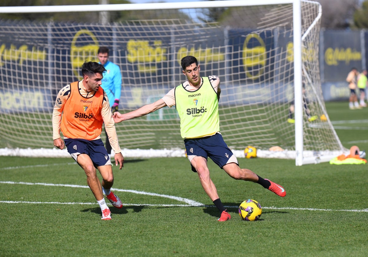 Carlos Fernández, junto a Rubén Sobrino.