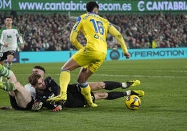 Un desafortunado Moreno Aragón no eclipsa la victoria del Cádiz CF en Santander