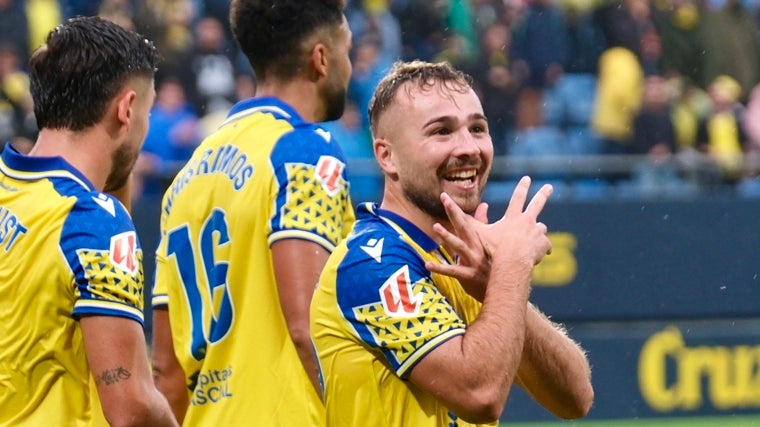 Javi Ontiveros es muy querido en el vestuario del Cádiz CF.