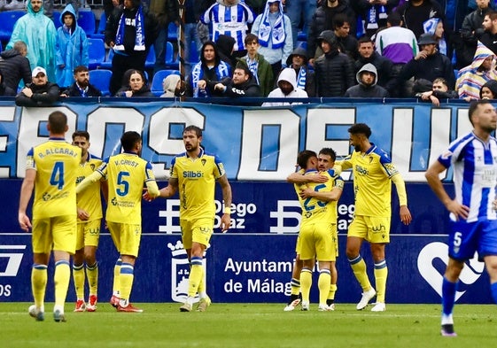 Melendo y Matos fueron claves en la victoria del Cádiz CF en La Rosaleda.