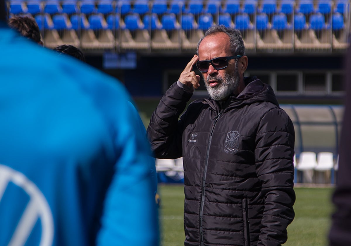 Álvaro Cervera es ahora el entrenador del CD Tenerife.