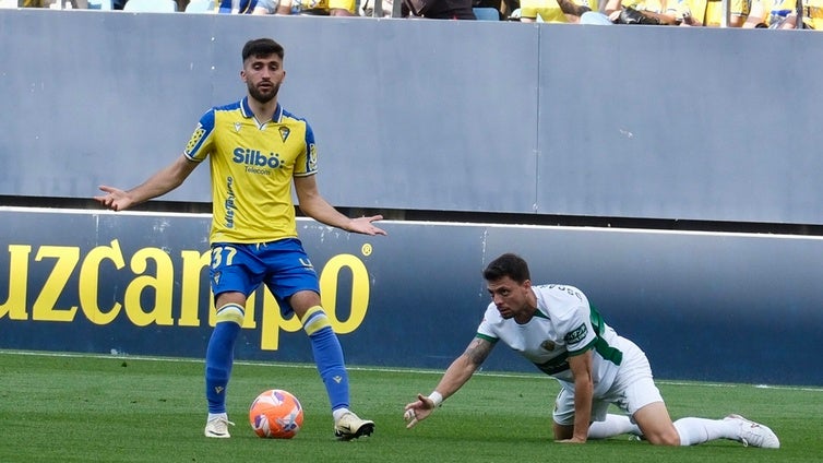 Mario Climent, una progresión frenada por el estancamiento del Cádiz CF