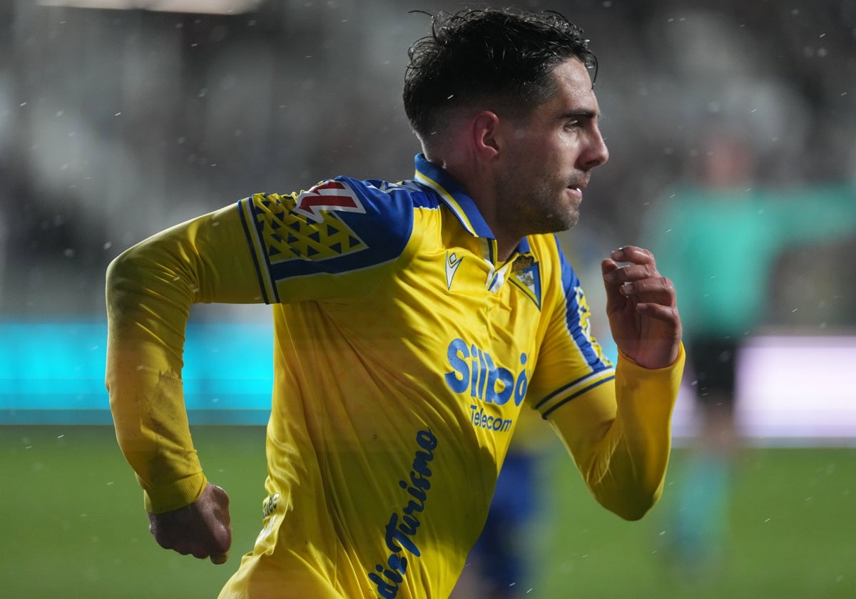 Sobrino, autor de un gol en Burgos la semana pasada, no es titular ante el Sporting.