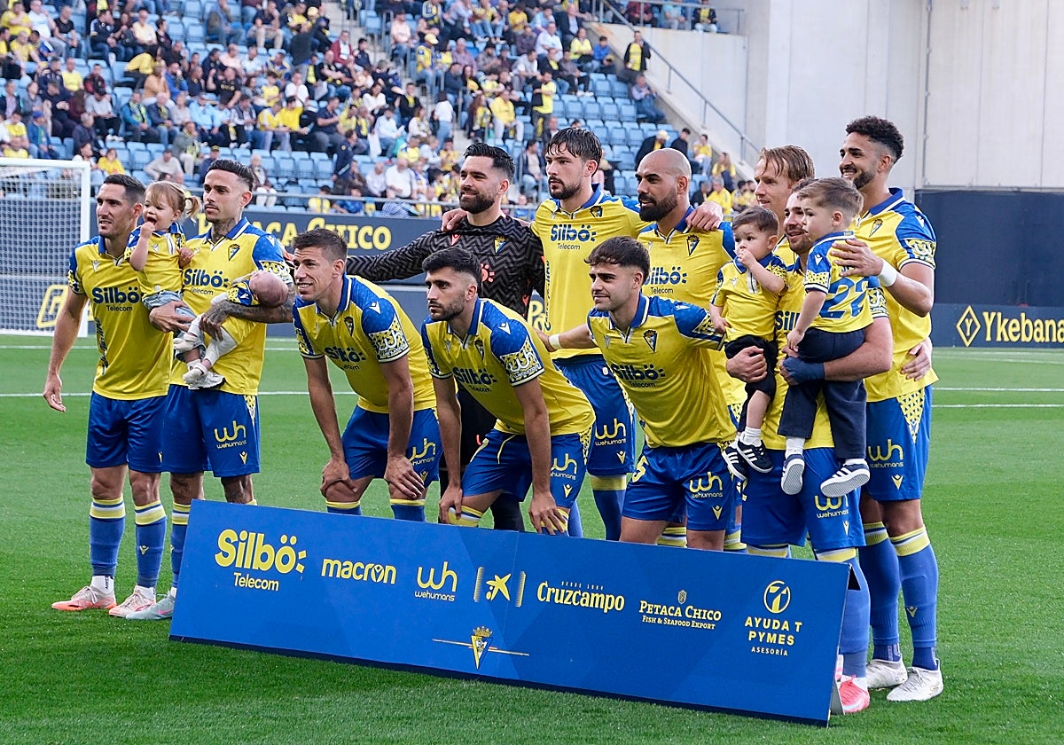 El once titular del Cádiz CF ante el Sporting.