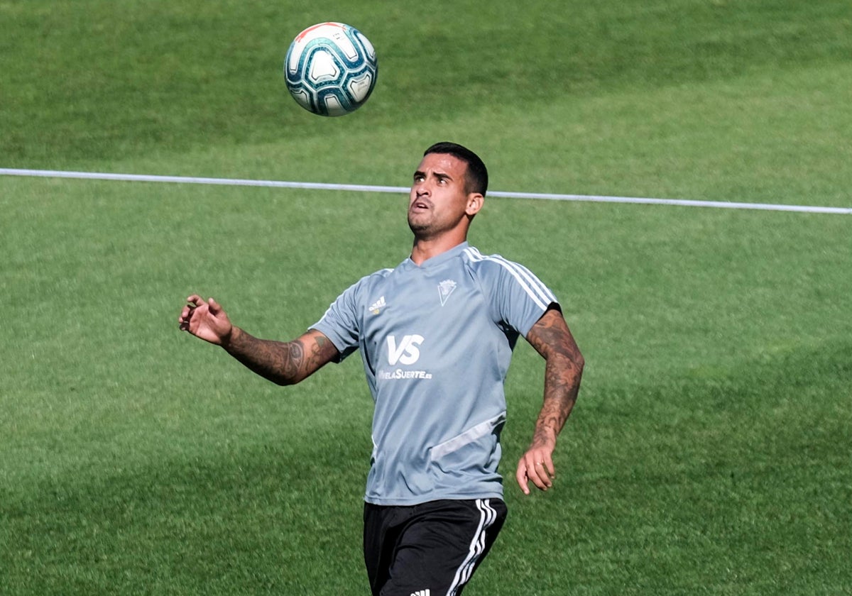 Nano Mesa durante su etapa en el Cádiz CF.