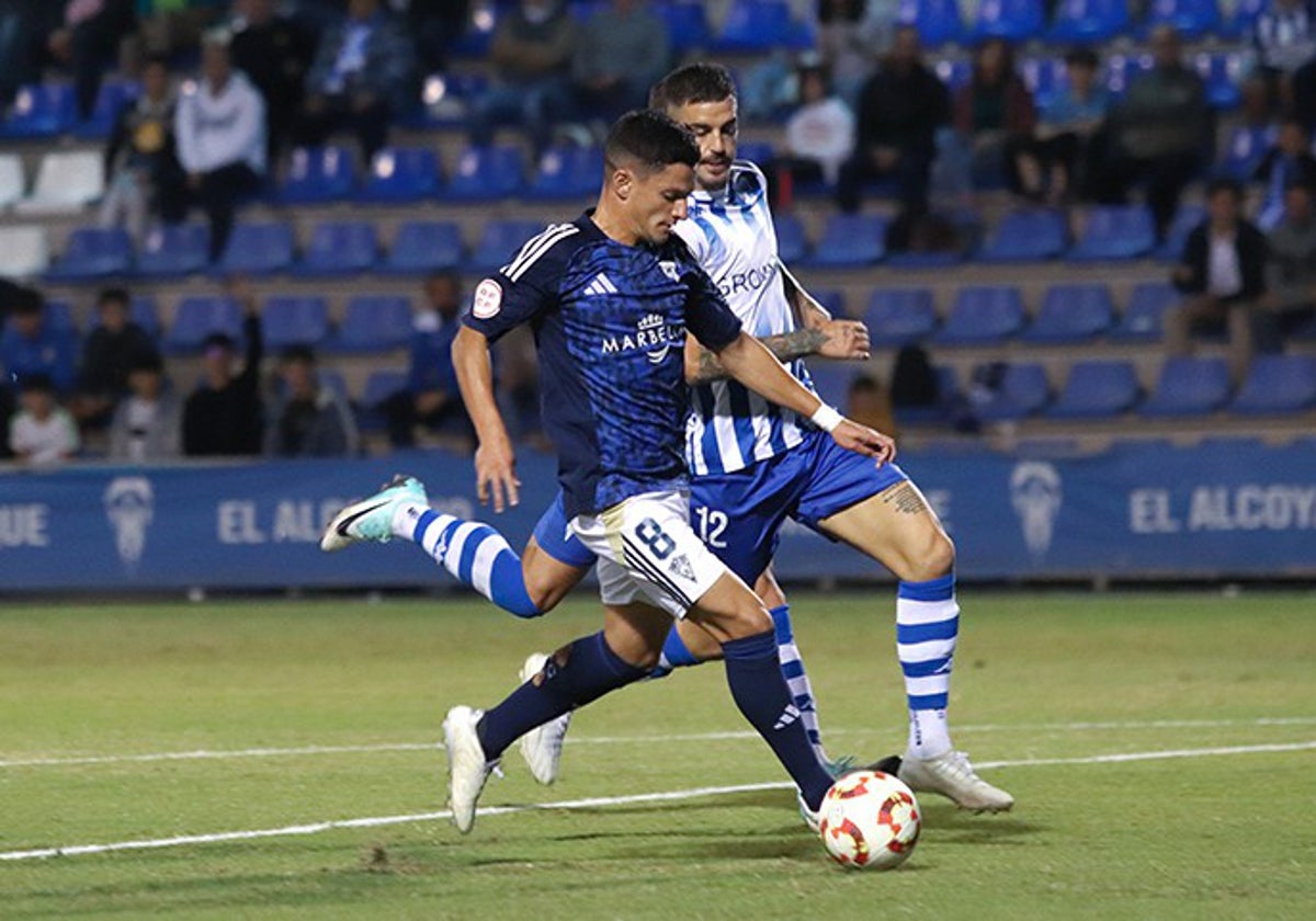 Jony Álamo, en un encuentro con el Marbella.