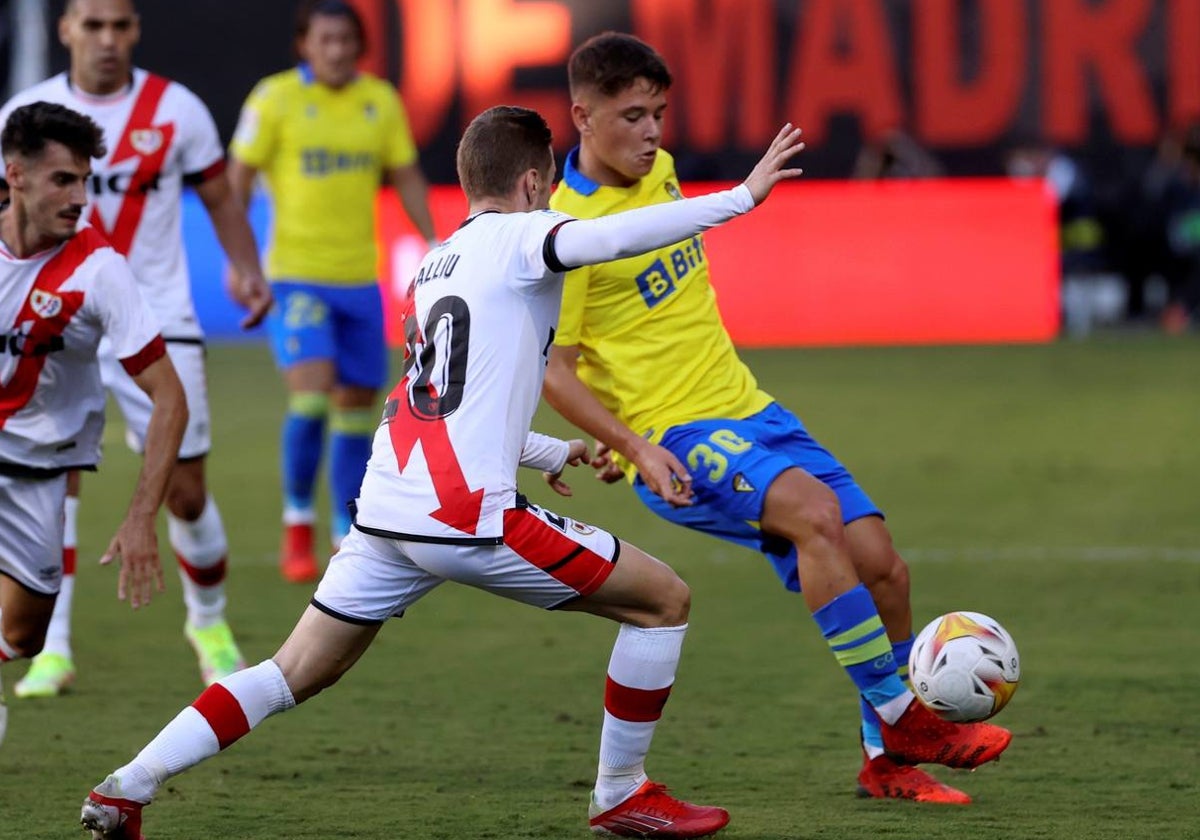 Álvaro Bastida durante su etapa con el primer equipo del Cádiz CF.