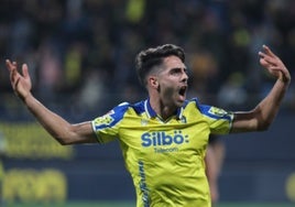 Alineaciones oficiales del Cádiz - Almería de La Liga Hypermotion 2024-2025 hoy: onces y banquillo de suplentes