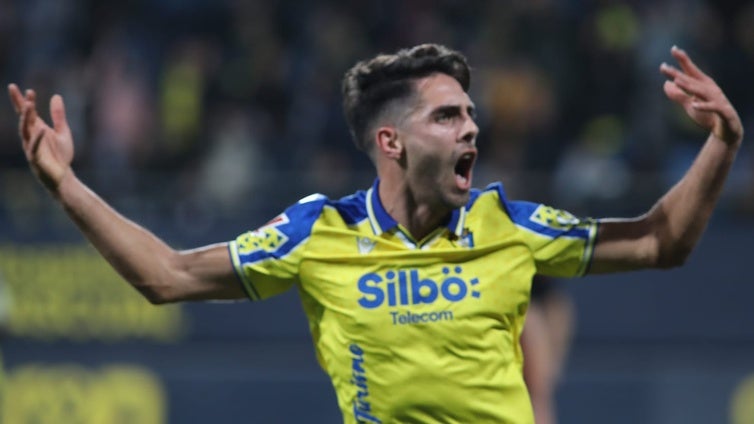 Alineaciones oficiales del Cádiz - Almería de La Liga Hypermotion 2024-2025 hoy: onces y banquillo de suplentes