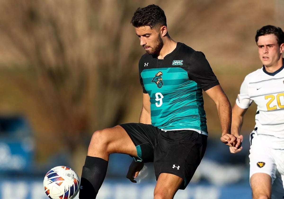 Álvaro García Pascual aprovechó sus estudios universitarios para jugar en Norteamérica.