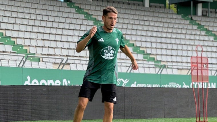 Manu Vallejo, actualmente en las filas del Racing de Ferrol, no juega desde el mes de diciembre.