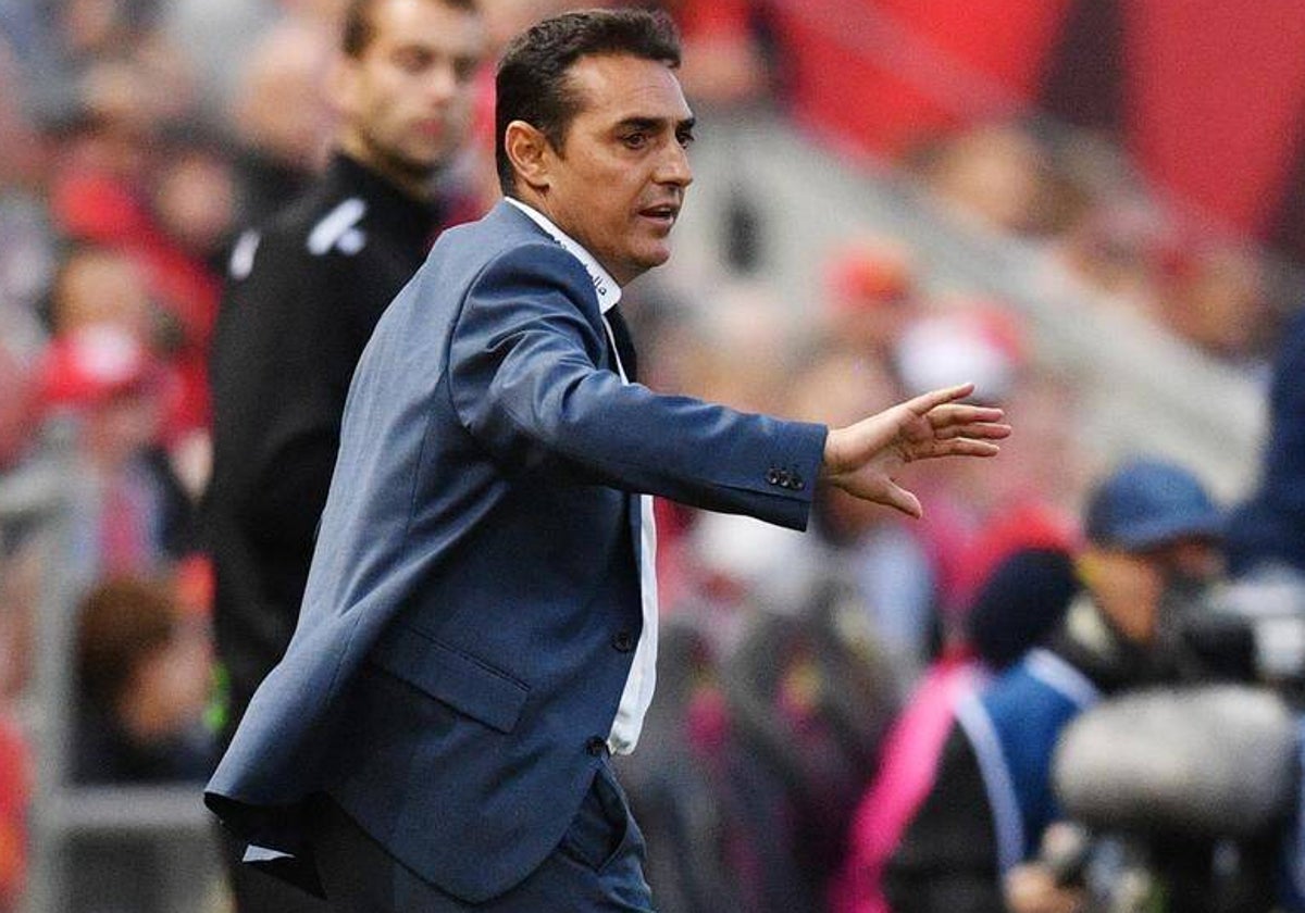 Carlos Pérez Salvachúa es el segundo entrenador del Racing de Ferrol.