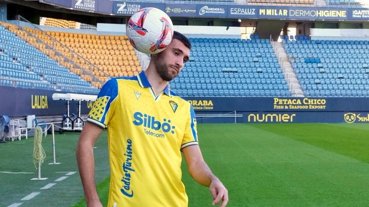 Mario Climent, lateral izquierdo del Cádiz CF.