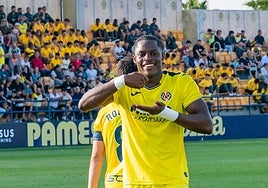 Etta Eyong sigue sacando los colores por Cádiz